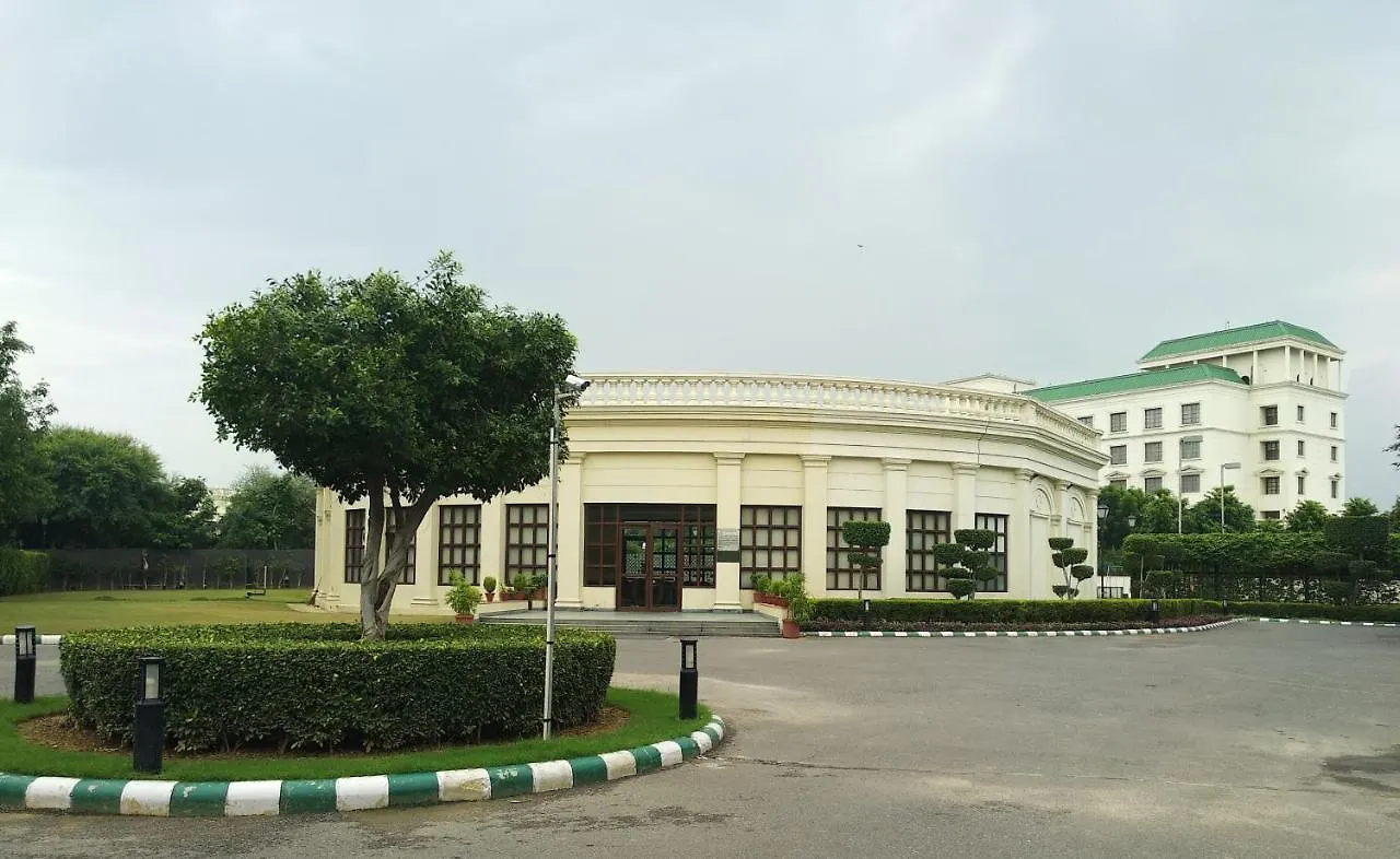 Hotel DLF Club 3 Gurgaon
